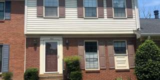 Beautifully Updated Brentwood Pointe Townhome Gallery 1