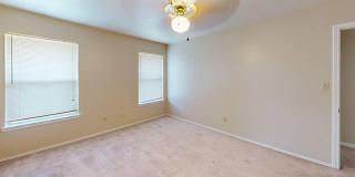 4 Bedroom 2 Bath - Convenient Location Gallery 17
