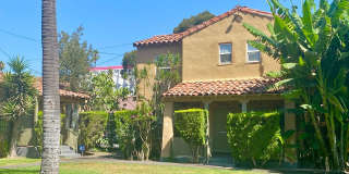 5225 De Longpre Ave. Gallery 37