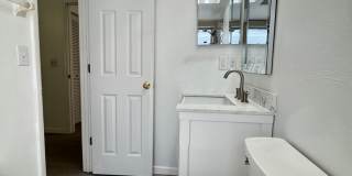 Annual unfurnished nicely renovated 2/2 villa near the Ringling Museum Gallery 16