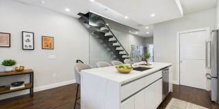 Philly Magazine-Featured Luxury 3 Bed Condo with Huge Roof Deck & Skyline Views Gallery 17