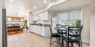 700 N Surrey Ave Gallery 15