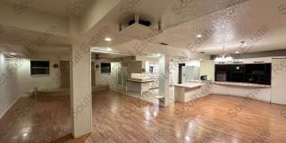 Spacious 3 bedroom, 2 bathroom Home. PET FRIENDLY! Gallery 4