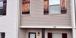 4 bed 4.5 bath unit in West End neighborhood! Gallery 1