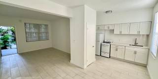 Beautiful studio apartment in the heart of South of Fifth, completely remodeled & steps from the beach! Gallery 7