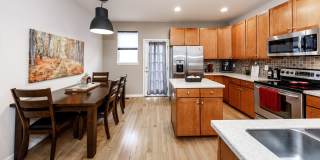 Fully Furnished Downtown 2 Bed, 4 Bath Executive Townhouse Gallery 15