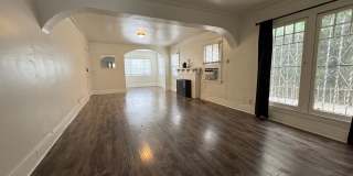 Large centrally located unit with shared yard Large centrally located unit with shared yard Gallery 8