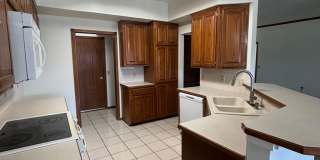 3br 2.5ba on Surrey Hills Golf Course!! Gallery 6