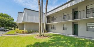 Pierce Beach Premier Apartments at Woodland Condominium Gallery 9
