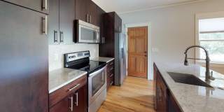 Beautiful Renovated Duplex in Wilmore! Gallery 7