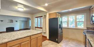$2,995 - 5 Bed / 3 Bath Stunning and Spacious Home on South Hill Gallery 7