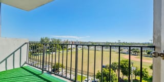 Grand Island Square - 3 Miles to Aventura Mall Gallery 72