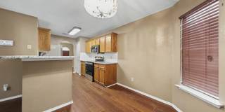 2411 Dennis St Gallery 6