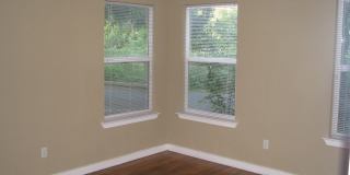 UT PRE-LEASE: North Campus 6 bed / 3 bath Remodel, High-End Kitchen Features SS Appliances, Wood Floors, Updated Bathrooms Gallery 19
