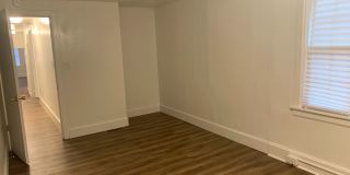 Video in Photos! Downtown York 2 Bedroom-1st Floor Gallery 12