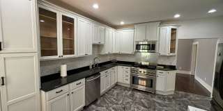 Room in 2 Bedroom Home at Avant Ave Gallery 1