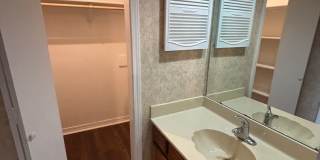 SPACIOUS COZY TOWNHOME IN GATED COMMUNITY Gallery 14