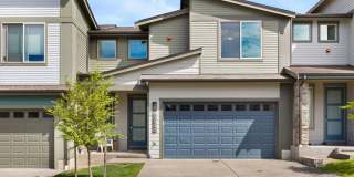 Bright 3-Bedroom Edgewood Townhome with Loft and 2-Car Garage Gallery 1