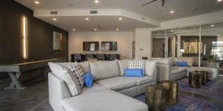 Avenue Madison Gallery 18