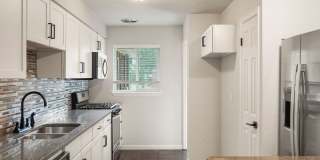 Recently Updated 4-Bedroom Near DU – Utilities Included + Garage Available Gallery 4