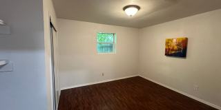 2-BEDROOM *ALL UTILITIES INCLUDED* Gallery 12