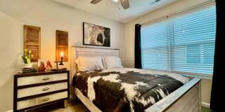 NEW Farmhouse Retreat Rustic decor and Cozy vibes! Gallery 31