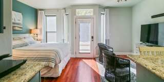 Parkside Suite: Fully Furnished Modern Studio in the Heart of Jacksonville $300 Utility Fee Gallery 12