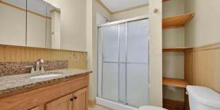 Ideal for Medical Professionals & Students – Spacious 5BR Near Downtown Gallery 5