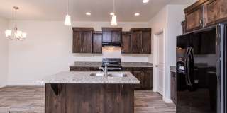 Spacious Home in Little Valley-Pets Negotiable Gallery 9