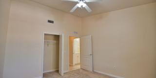 Annual Unfurnished 3rd Floor Condo in L Pavia with Community Pool! Gallery 24