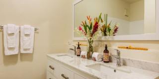 Historic Home+guest cottage in Kahala near the Beach w/Pool & AC: Ho'okipa Villa Gallery 17