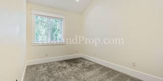 Spacious & Inviting Home in the Heart of Milwaukie! Spacious & Inviting Home in the Heart of Milwaukie! Gallery 24