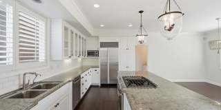 Premier Location in Corona Del Mar for 12-Month Lease Gallery 10