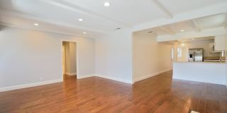 3 Bedroom 2 bath Home, 2 Car garage, Air Conditioned Gallery 4