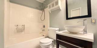 Renton Condo with Private Patio, Pool & Covered Parking! Gallery 8