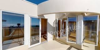 Spacious 2 Bed, 2.5 Bath Coastal Home with Ocean Views in Manhattan Beach Gallery 12