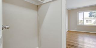 Spacious Westlake Home Gallery 18