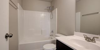 Beautiful 3-Bedroom Home with Easy Access to I-35 & I-240 Gallery 25