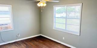 2bed/1 Bath - Available May Gallery 8