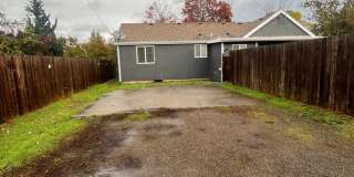 3-Bedroom 1 1/2 bathroom home in Springfield Gallery 22
