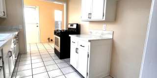 Single Family. 3-bed Home - Desireable Neighborhood! Gallery 25