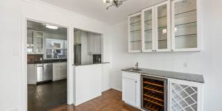 Stunning, Pet Friendly Edwardian 2BR Remodel in Prime location Gallery 15