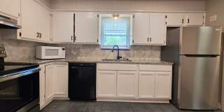 Cute 4 bedroom home in Shawnee Gallery 10