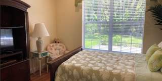 334 W Pearson Street Gallery 7