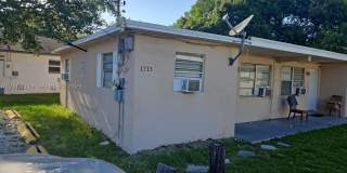 1715 NW 8th Ct Gallery 1
