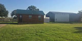 Specials!!! 1/1 LOG CABIN + 2 HORSE PROPERTY with Yard in BROCK Gallery 1