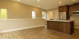 Your Bend Retreat: Spacious End Unit Townhouse with Pilot Butte Views Gallery 9