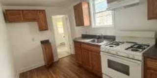 128 Lower Oak St Gallery 5