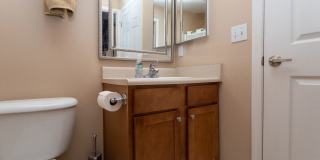 Beautiful upper-level condo in gated community!!! Gallery 14