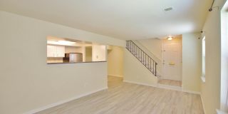 8612 WALUTES Circle Gallery 3